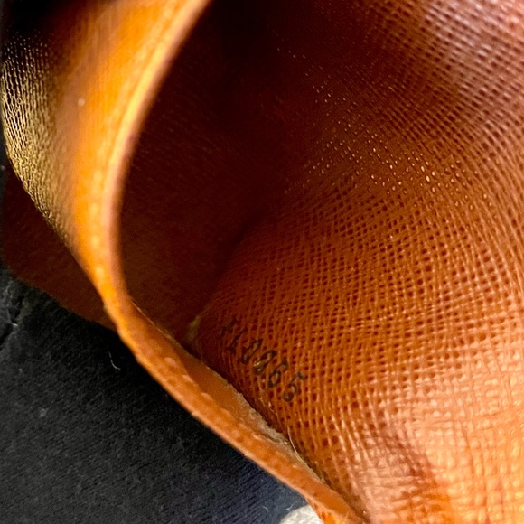 Authentic Louis Vuitton Monogram 4 Key Wallet Card Holder - Picture 4 of 16